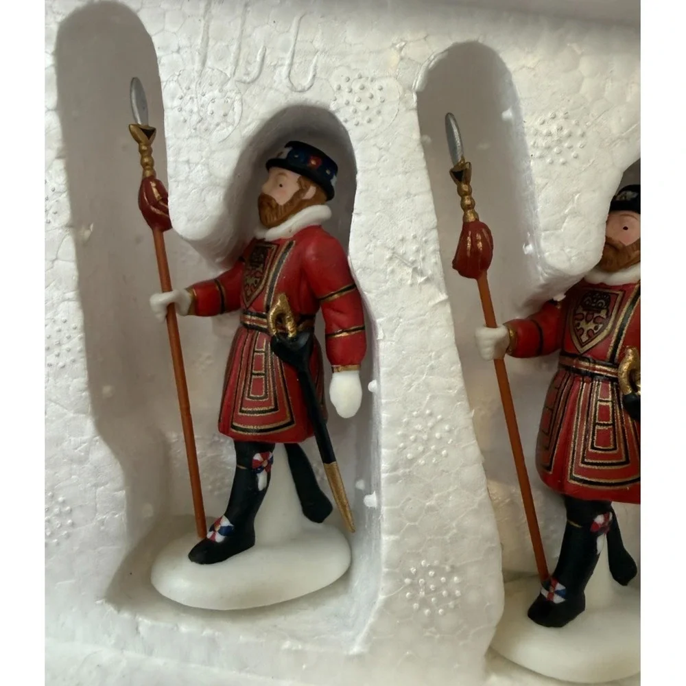 Dept 56 Heritage Village Yeomen of the Guard Set of 5 Porcelain Accessories